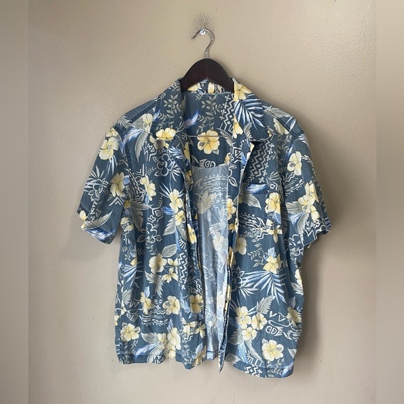 Vintage Hawaiian Beach Vacation Floral Button Down Casual Shirt - Picture 1 of 6